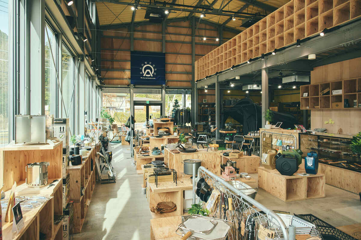 車中泊もできる富士山麓のアウトドア用品店とは? キャンプに便利な山梨県鳴沢村のふるさと納税返礼品も