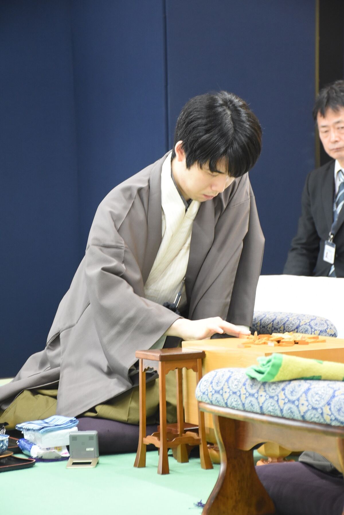 圧巻の内容で防衛まであと１勝とした藤井名人、感想戦では２日目14時ごろの局面ですでに後手優勢だったとの結論に（提供：日本将棋連盟）