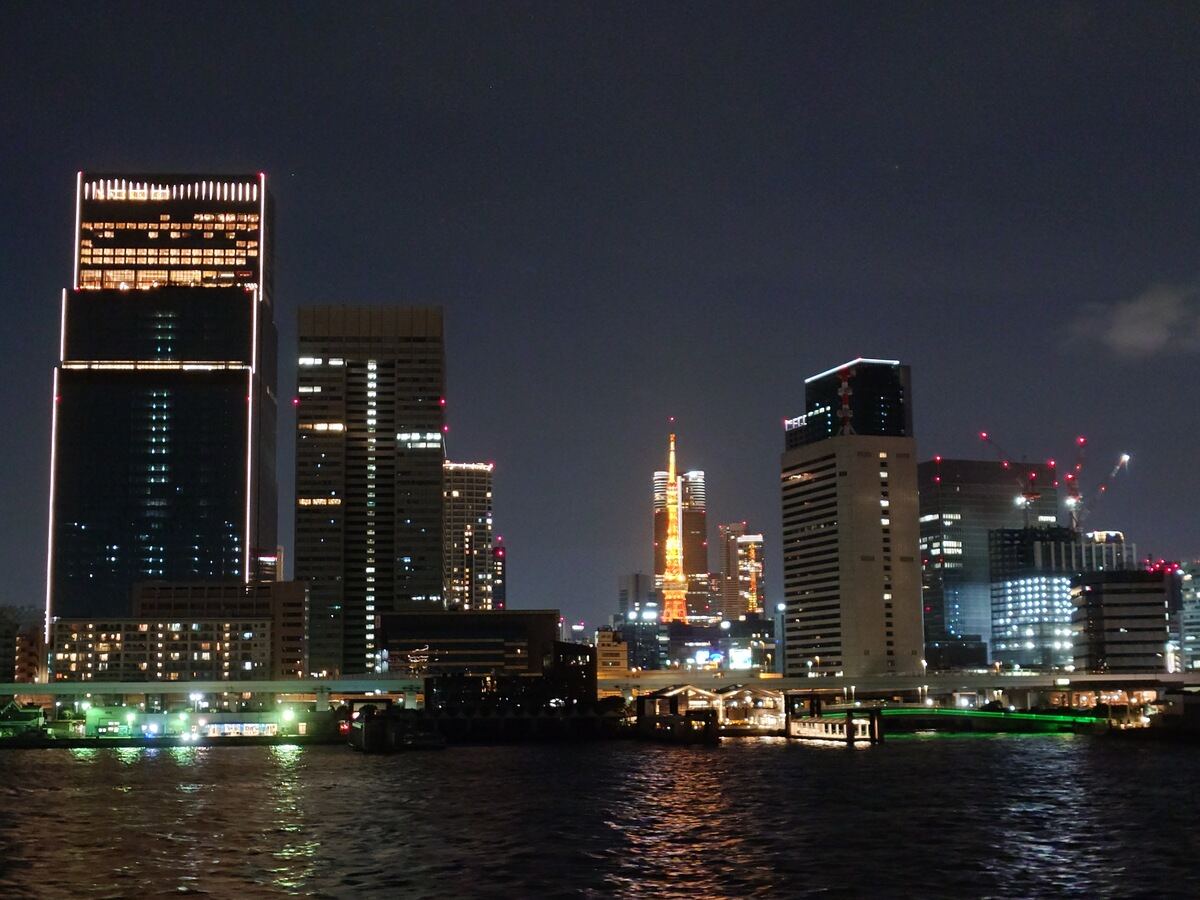 広角カメラ 2倍（48mm）の夜景撮影例