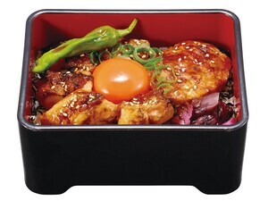 なか卯、鶏もも肉と大判鶏つくねの「とろたま炭火焼き鶏重」を発売