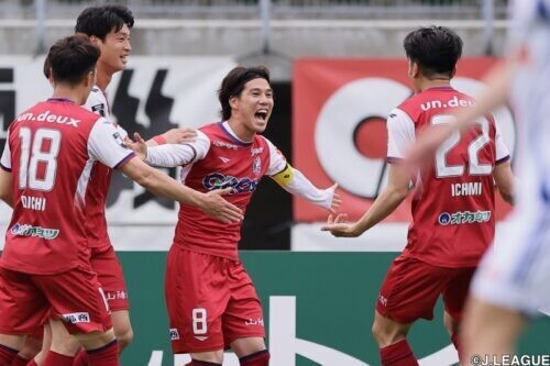 岡山と新潟が対戦した [写真]＝J.LEAGUE via Getty Images