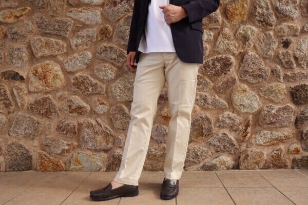 洋服の青山×Dickiesの別注ワークパンツに新色! 着回しのきくオフホワイト