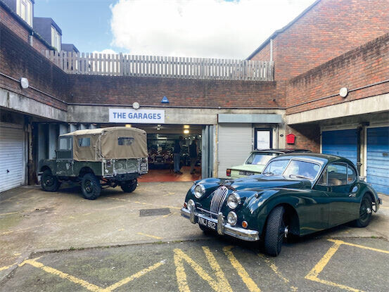 ジャガーXK140で英国のオススメ朝活ミーティングへ｜『Octane』UKスタッフの愛車日記