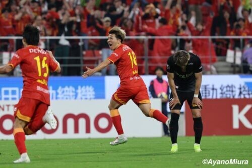 名古屋と浦和が対戦した [写真]＝三浦彩乃