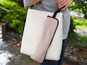 濡れた折り畳み傘のプチストレスを解消！ ウエルシアで買える便利グッズが優秀すぎた