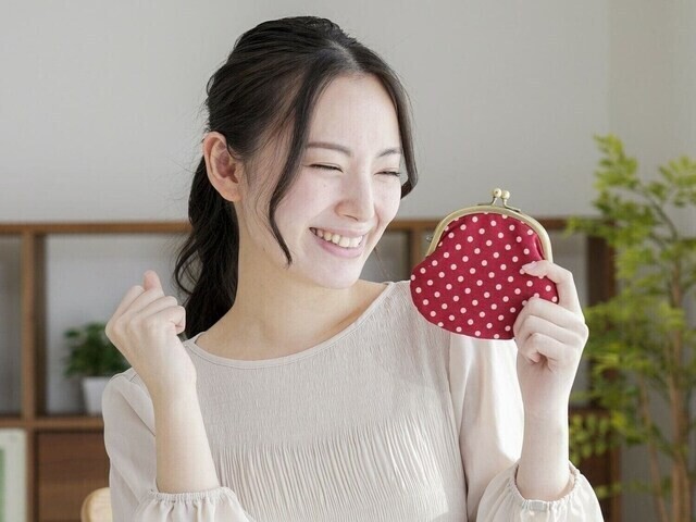 
                貯金といえば「我慢」や「苦労」というイメージがつきまとうもの。しかし、世の中には楽しく暮らしながらサクサク貯金をしている人がいるのも事実。そういう「貯金上手」たちは、どういう貯金習慣を持っているのでしょうか？
            