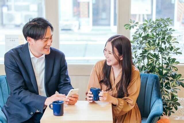 【異性と話す話題・ネタ一覧】会話中に「話題がない…」と悩んでいるときに