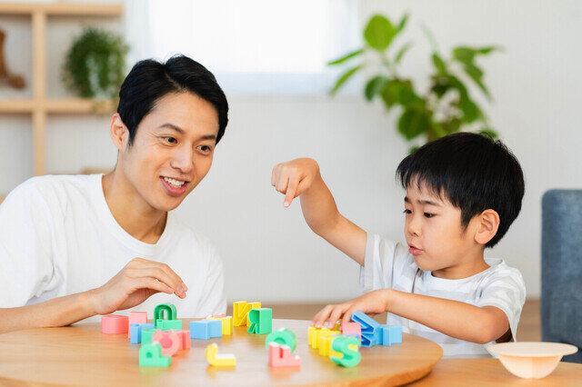 ネイティブではない親が英語で話しかけるのはNG!? 子どもをバイリンガルに育てるための3つのルールとは
