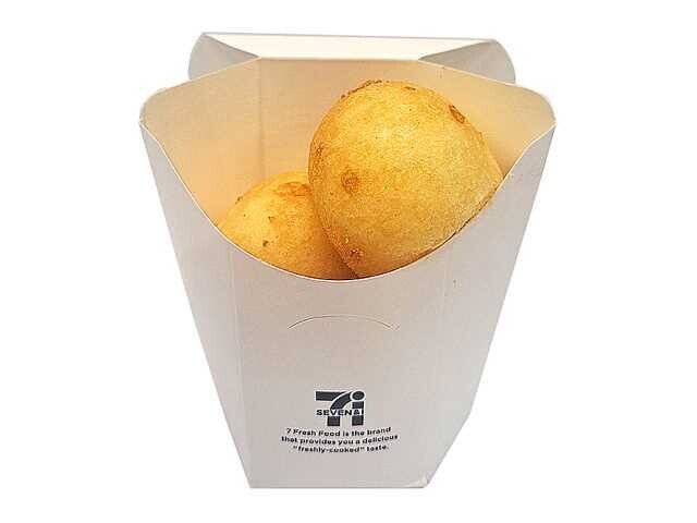「お店で揚げたチーズボール3個入り」(200円)