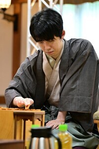 振り飛車が見た希望と現実　対抗形シリーズの幕開けは藤井棋聖が杉本六段に先勝　ヒューリック杯第96期棋聖戦五番勝負第１局
