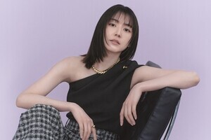 長澤まさみ、美デコルテを大胆披露　ナチュラル＆グラマラスなメイクにも注目