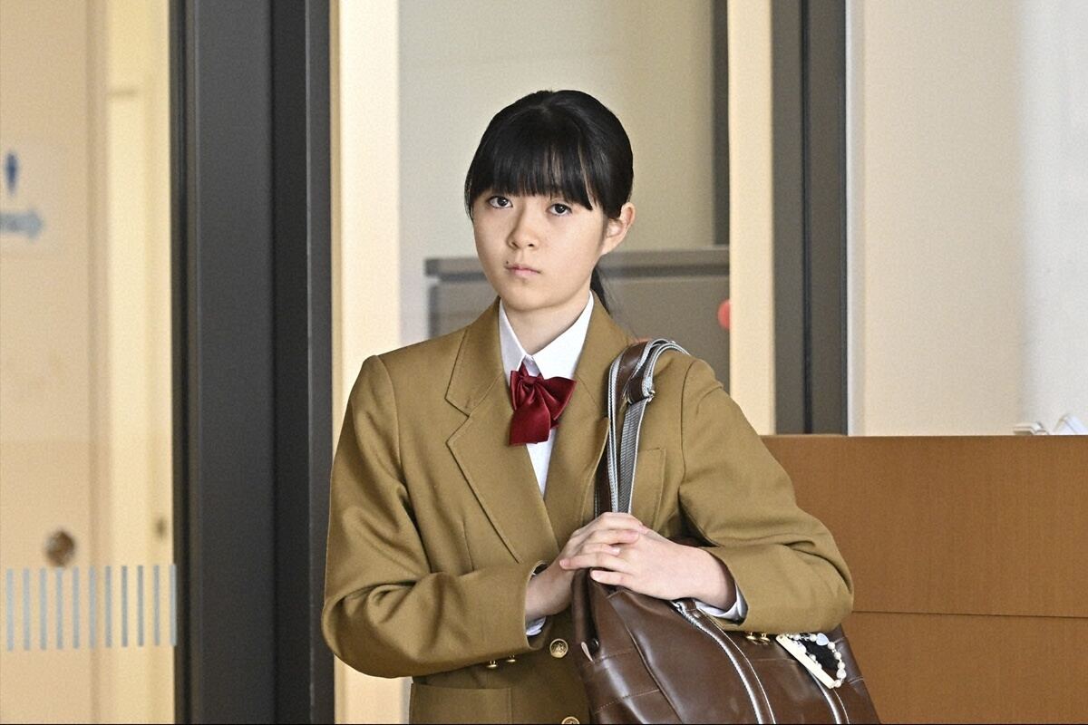 日曜劇場『キャスター』横尾すみれ役の堀越麗禾
