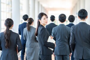 人混みが苦手な人の特徴は? 心理・原因や対処法を紹介
