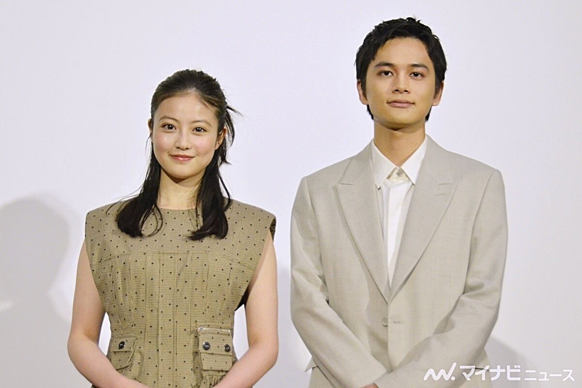 今田美桜(左)と北村匠海