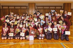 『なんで私が神説教』豊嶋花、水沢林太郎ら生徒役31人がクランクアップ