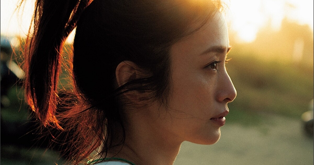 表紙解禁】俳優・上戸彩、15年ぶりの写真集『Midday Reverie』7