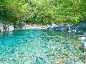 【長野・阿寺渓谷】透明なエメラルドグリーンの美しさが絶景すぎる!!「宝石みたい」「なんでこんなに綺麗なの」「心が清められる」と大感動