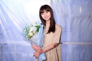 齋藤飛鳥「怪しく撮影してもらって楽しかった(笑)」『恋は闇』撮了で笑顔
