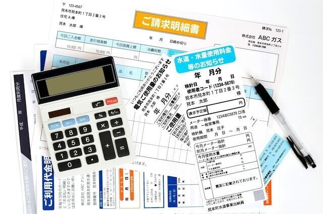 
                インフレになり水道光熱費も負担が増えています。生活するうえで必要なコストだからこそ、しっかり管理したいですね。※サムネイル画像：PIXTA
            