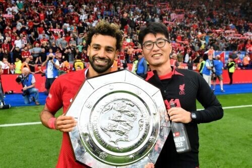 リヴァプールのトレーナーを務めていた渡邊元範氏（右） [写真]＝Liverpool FC via Getty Images