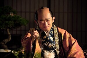 『べらぼう』えなりかずき、「怖すぎ」と話題! サイコな役で新境地　火縄銃シーンのためにグアムで自主練も
