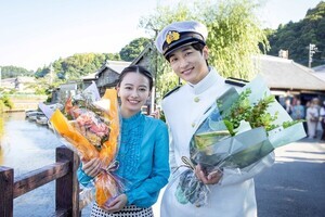 山本舞香「京子ちゃんとご一緒できて…」小関裕太「僕は?」『めおと日和』“ふかふみ”ペアが撮了
