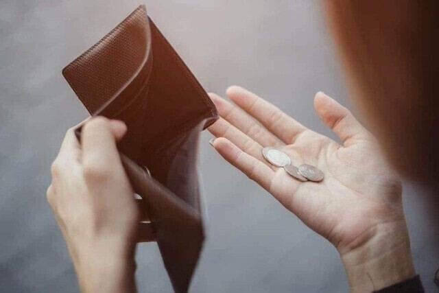 
                収入が支出より多ければお金は貯まります。そんなことはわかっていると言われそうですが、それでも今まで貯められなかった40代のために何とか支出を減らして結果を残す方法を考えてみました。
            