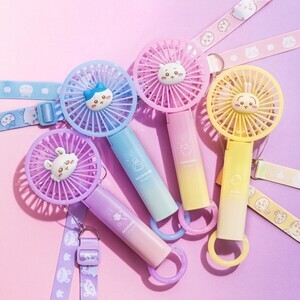 【光ります】ちいかわの『ジェリーカラーハンディファン』が可愛すぎると話題に - 「ゲーミングちいかわ…ってコト?!」「ストラップもちゃんと可愛い」