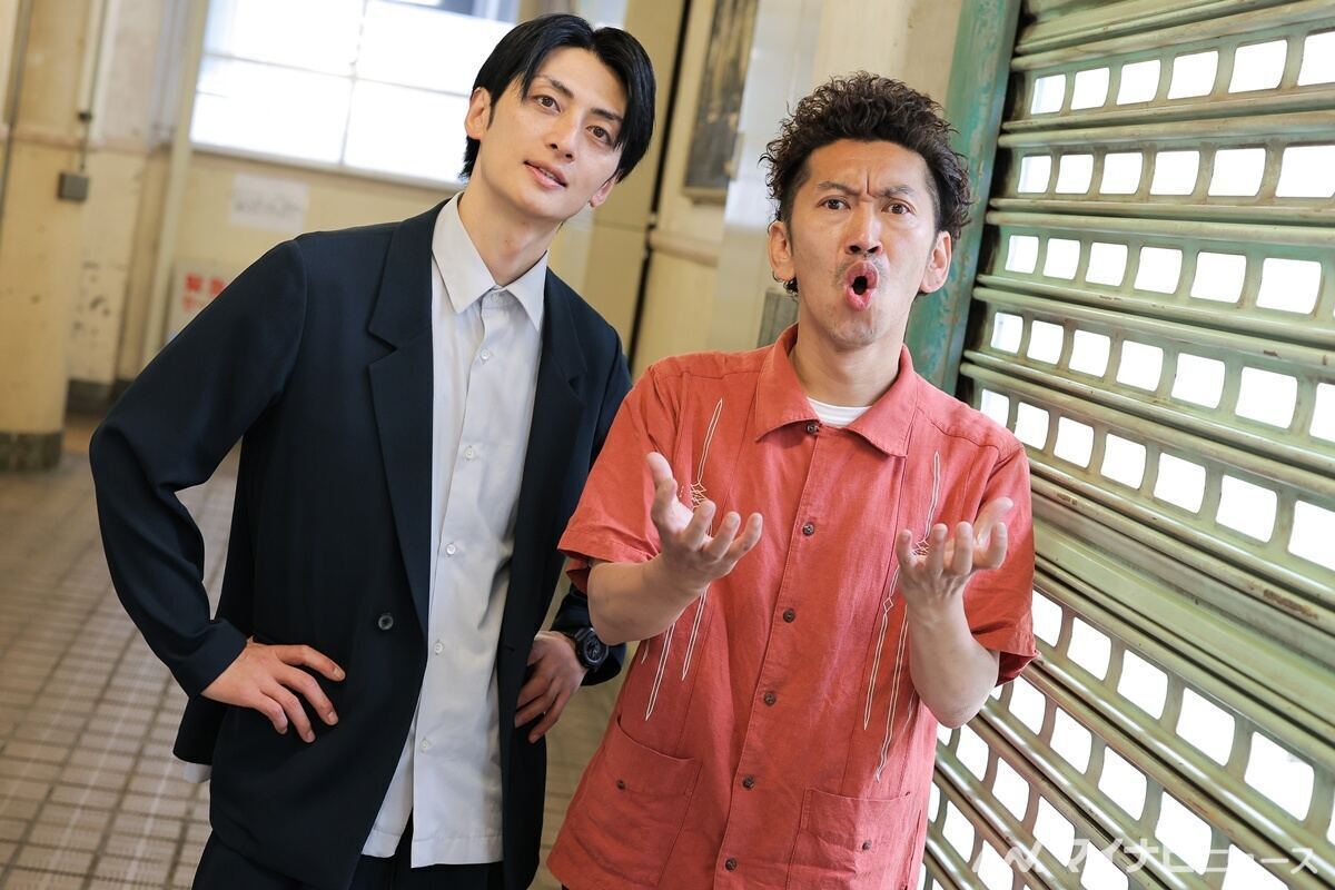 お笑いコンビ・ツートライブのたかのり（左）と周平魂