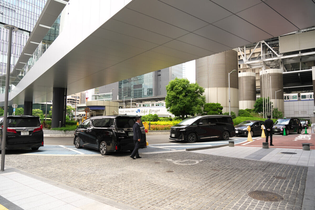 乗車場所のホテルグランビア正面玄関