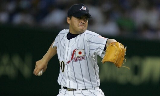 7月8日、ロッテ対日本ハム戦でマリーンズOBの小林雅英さんが始球式に登場…
