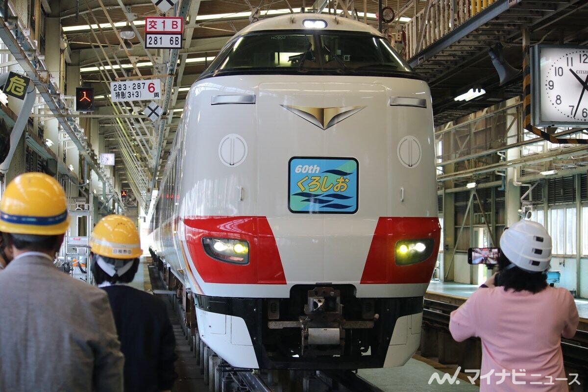 JR西日本「スーパーくろしお」ラッピング登場、タイフォンも再現