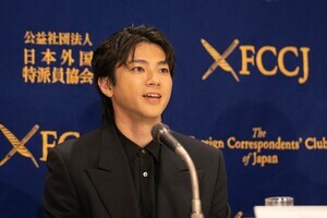 「長かったですよね…?」山田裕貴が申し訳なさそうに通訳者へ目をやると…記者席からは大きな拍手　映画『木の上の軍隊』に込めた素晴らしいメッセージ
