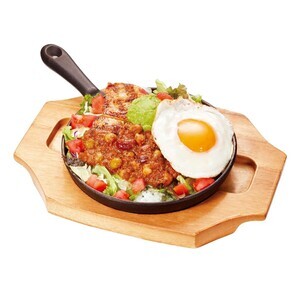 ビッグボーイ、ピリ辛チリビーンズがクセになる「直火焼きグリルチキンオーバーライス」登場 - 平日ランチ限定