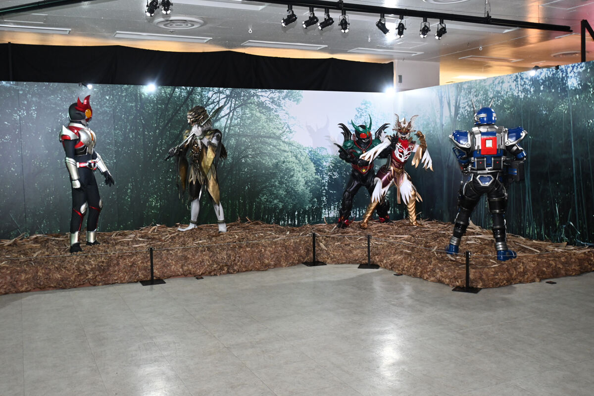 最終回をイメージしたジオラマ立像展示