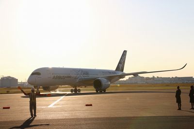 地上での飛行機のハンドリング 4 地上での飛行機の誘導 航空機の技術とメカニズムの裏側 148 Tech