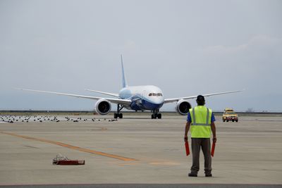 地上での飛行機のハンドリング 4 地上での飛行機の誘導 航空機の技術とメカニズムの裏側 148 Tech