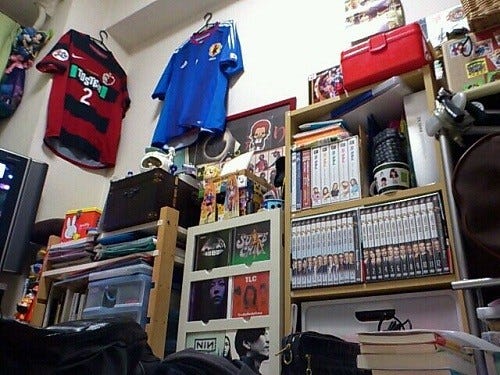 あなたの部屋みせてください 71 サッカーユニホームを飾った部屋 マイナビニュース