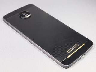 塩田紳二のアンドロイドなう 第127回 モトローラ「Moto Z」を試す その2