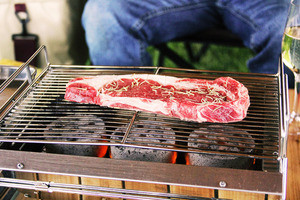 BBQでモテる! プロキャンパーがテクを解説 第1回 肉を「かっこよく」焼いて差をつける方法