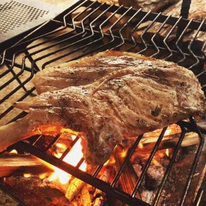 BBQでモテる! プロキャンパーがテクを解説 第2回 焚き火で肉を焼いて「簡単に差をつける」方法