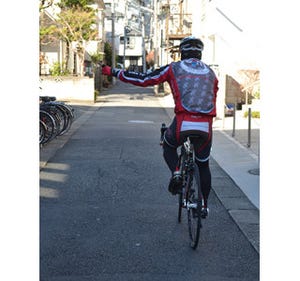 自転車に乗る前に知っておきたいこと 第2回 「手信号」ってなに?　自転車が人やクルマと道路を共有するためのルール