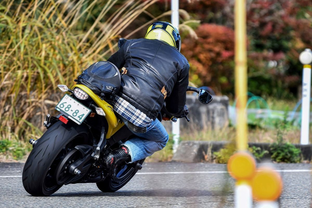冬のバイク乗り約400人に聞いた! マストバイ防寒アイテム10選!