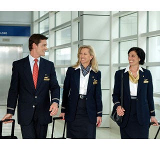 客室乗務員の制服で知る、あの航空会社の昔と今(1) 初代はマニッシュな