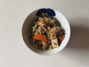 栄養士が教える"おいしく簡単"な腸活レシピ 第2回 「お揚げとひじきの玄米炊き込みごはん」材料を混ぜて、炊飯器で炊くだけ!