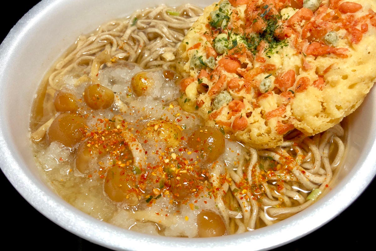 年越しそばはカップ麺にちょい足し 簡単にできる激ウマレシピ3選 日本を明るくするカップ麺のアレンジレシピ 1 マイナビニュース