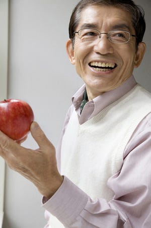 ごまをする は リンゴを磨く 知っているとちょっとカッコいい英語のコネタ マイナビニュース