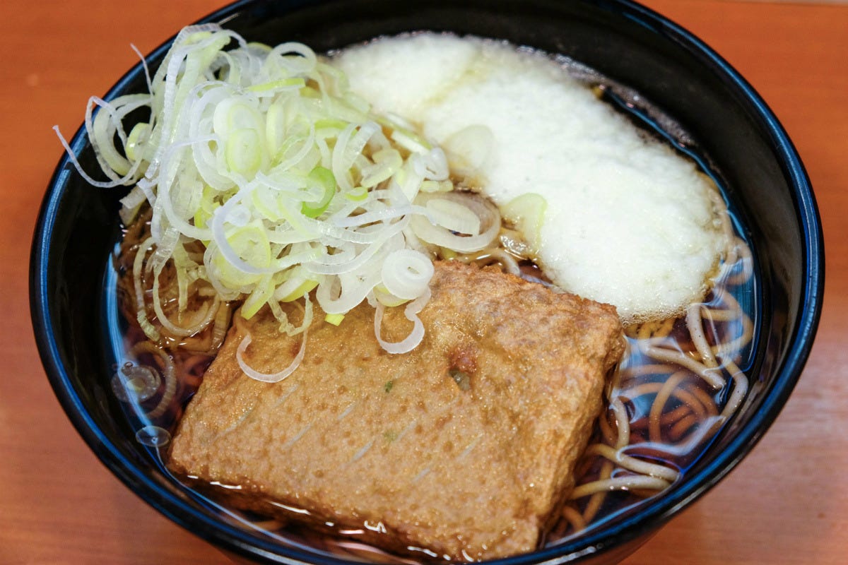 いつも側には駅ナカグルメ 18 Jr熱海駅 黒はんぺんそば 駅ナカで味わう静岡名物が美味 マイナビニュース