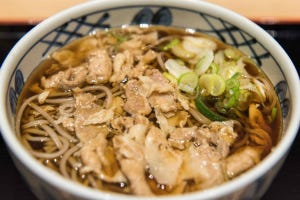 いつも側には駅ナカグルメ 第39回 JR秋田駅で地元食材が味わえる駅そば店「しらかみ庵」