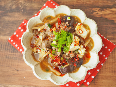 牛肉×麻婆×ナス×豆腐の組み合わせが楽しめる一品です